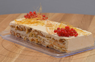 RECEPT: Palacinková torta s mascarpone a slaným karamelom z Pečie celé Slovensko
