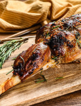 Recept na pečené jahňacie stehno: Ako ho upiecť chutne a čo k nemu podávať?