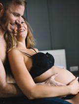 Sex v tehotenstve: Keď bruško rastie, no túžba (možno) tiež