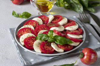Recept na Caprese a jeho moderné obmeny: Taliansky šalát, ktorý neomrzí
