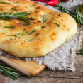 Focaccia – ani chlieb, ani pizza. Prinášame recept na túto legendárnu taliansku pochúťku