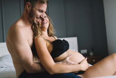 Sex v tehotenstve: Keď bruško rastie, no túžba (možno) tiež