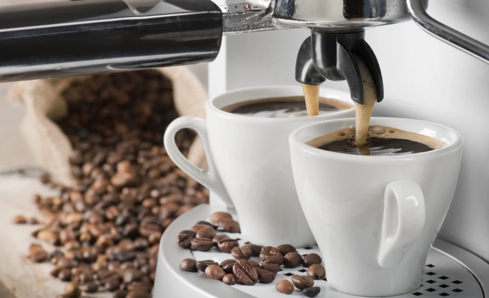 kávovar s mlynčekom na kávu