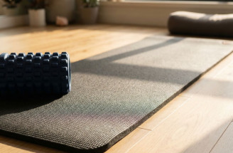 Z cvičenia rovno do regenerácie: Prečo kvalitná podložka a masážny valec patria k sebe