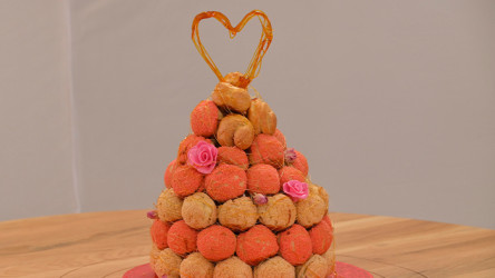 RECEPT: Kávovo-višňový croquembouche z Pečie celé Slovensko