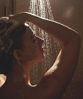 Dark showering: Může sprcha v tlumeném světle pomoci s večerním zklidněním?